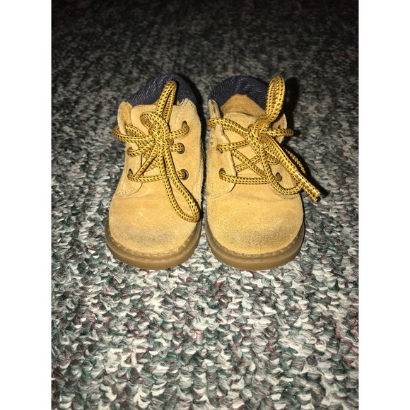❌SOLD ON Ⓜ️ERC ❌ Boots size 2 - Picture 3 of 3